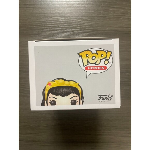 Funko Pop! Vinyl: DC Comics - Wonder Woman #167 - Picture 5 of 6
